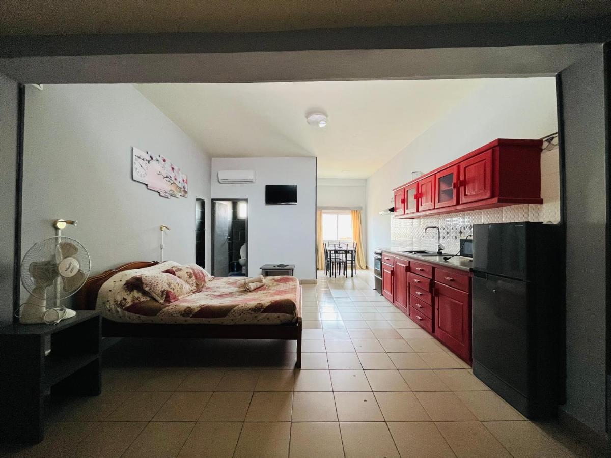 Hotel - Appartement Meuble " Les Flots Bleu " 안타나나리보 외부 사진